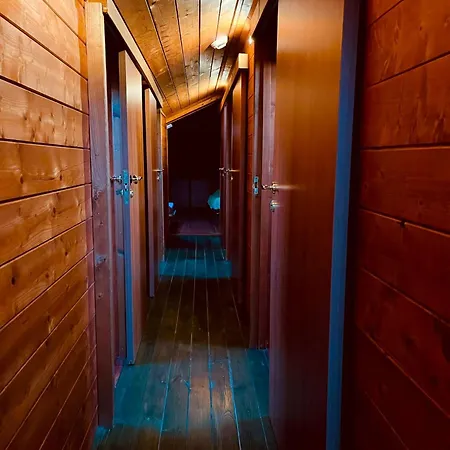 Tuender Farm Aparthotel Zirc