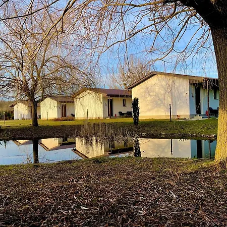 Tuender Farm Aparthotel Zirc